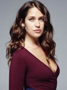 Lola Kirke