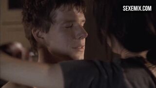 Eric Mabius (Tim) i Mia Kirshner (Jenny) sceny seksu „The L Word”