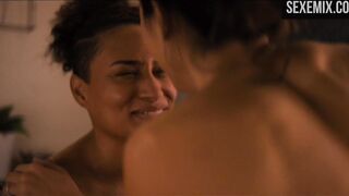 Rosanny Zayas, Arienne Mandi bathing in the bathroom - The L Word: Generation Q