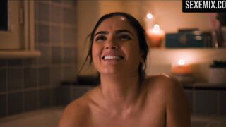 Rosanny Zayas, Arienne Mandi fanno il bagno in bagno - The L Word: Generazione Q