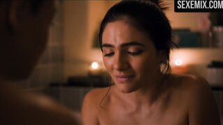 Rosanny Zayas, Arienne Mandi se baignant dans la salle de bain - The L Word : Generation Q