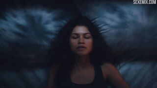 Zendaya Height si masturba a letto, serie - Euphoria