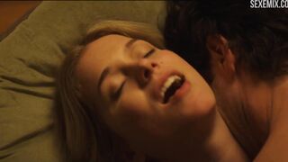 Penn Dayton は Elizabeth Lail とのセックスについて空想します-シーン You