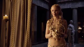 Scena sexy di Brooke Harman nella serie - Spartacus