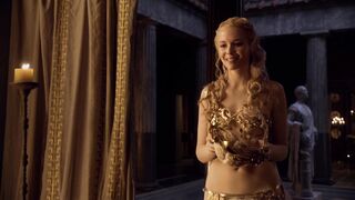 Scena sexy di Brooke Harman nella serie - Spartacus