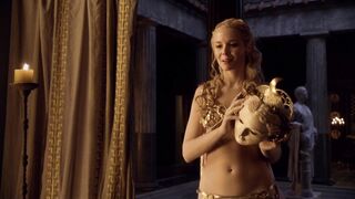 Scena sexy di Brooke Harman nella serie - Spartacus