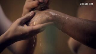 Anna Hutchison nuda fa il bagno, scena in - Spartacus