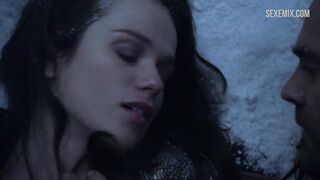 Cena de sexo "Sibyl" na neve, cena - Spartacus