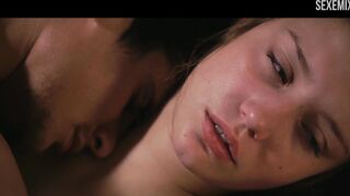 Adele Exarchopoulos has sex with a boyfriend - Blue Is the Warmest Color