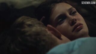 Marine Vacth Scena di sesso in spiaggia in Young & Beautiful