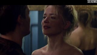 Virginie Efira se masturbe dans la scène des toilettes dans Sibyl