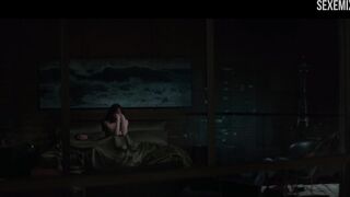 Dakota Johnson nuda vicino alla finestra, scena - Cinquanta sfumature di nero