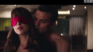 Dakota Johnson, scena dell'orgasmo con vibratore in Cinquanta sfumature di rosso