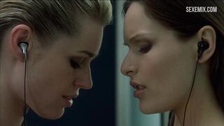 Rie Rasmussen and Rebecca Romijn lesbian scene - Femme Fatale