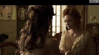 Scena a seno nudo della calda Eleanor Tomlinson in Colette