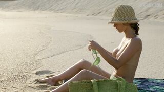 Maribel Verdu showed naked breasts on the beach scene in Y tu mamá también