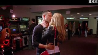 Scène de baiser chaude de Scarlett Johansson dans Don Jon