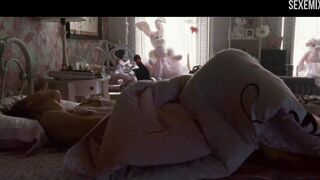 Natalie Portman masturbates in bed, scene in Black Swan