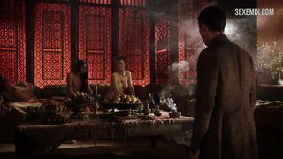 Cena lésbica de Sahara Knite e Esme Bianco em Game of Thrones