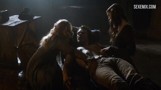 Sexo com carícias de Charlotte Hope e Stephanie Blacker, cena em Game of Thrones