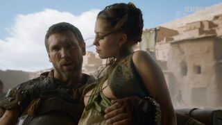 Sexy Talita Luke-Erdley, cena erótica em Game of Thrones