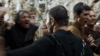 Lena Headey walks naked through the crowd, scene in Game of Thrones