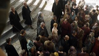 Lena Headey walks naked through the crowd, scene in Game of Thrones