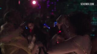 Lena Dunham undresses at party, scene in Girls