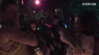 Lena Dunham undresses at party, scene in Girls