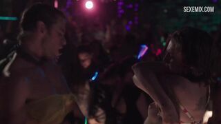 Lena Dunham undresses at party, scene in Girls