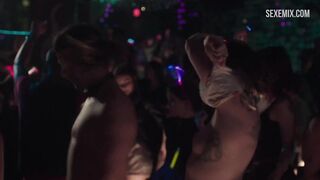 Lena Dunham undresses at party, scene in Girls