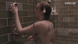 Lena Dunham fa una doccia, scena in Girls