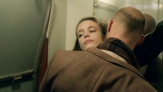 Stacy Martin fa sesso nella toilette del treno, scena in Nymphomaniac: Vol. Io