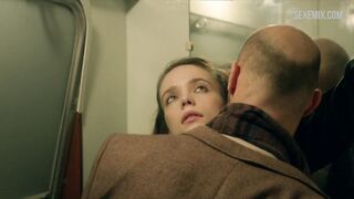 Stacy Martin fa sesso nella toilette del treno, scena in Nymphomaniac: Vol. Io