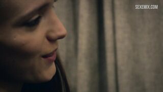 Stacy Martin fa un pompino a un passeggero del treno, scena in Nymphomaniac: vol. Io