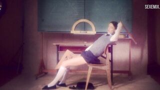 Frank fantastica con Stacy Martin in uniforme scolastica, scena in Nymphomaniac: Vol. Io