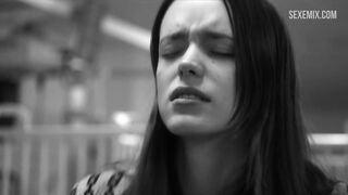 Stacy Martin tiene sexo de vaquera, en Nymphomaniac: Vol. Yo