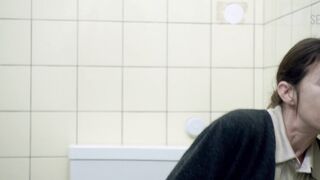 Charlotte Gainsbourg masturbates while sitting in the toilet, scene in Nymphomaniac: Vol. II