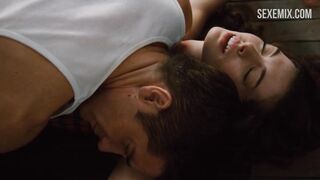 Anne Hathaway erotic scene in the kitchen, in Love And Other Drugs