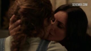 Courteney Cox kiss scene in Shameless