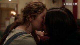 Courteney Cox kiss scene in Shameless