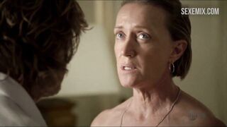 Lisa Long topless, scène de seins dans Shameless