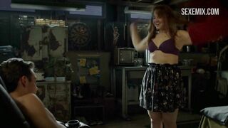 Chelsea Alden seins nus en soutien-gorge, scène dans Shameless