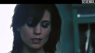 Seni e fondoschiena di Leah Cairns, scena sexy in 88 minuti