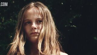 Fantine Harduin の映画「Aderation」の美しいセクシーな瞬間