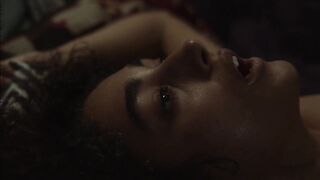 Moment sexy de Golshifteh Farahani, scène dans Blind Spot