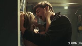 シドニー・スウィーニーのヌード、バスルームのシーン - シリーズ Euphoria