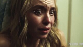 Sydney Sweeney nude, scene in bathroom - series Euphoria