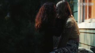 Zendaya and Hunter Schafer, lesbian sxene in Euphoria