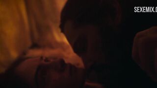 Denise Gough nuda, Raffey Cassidy, scene nella scena erotica di The Other Lamb